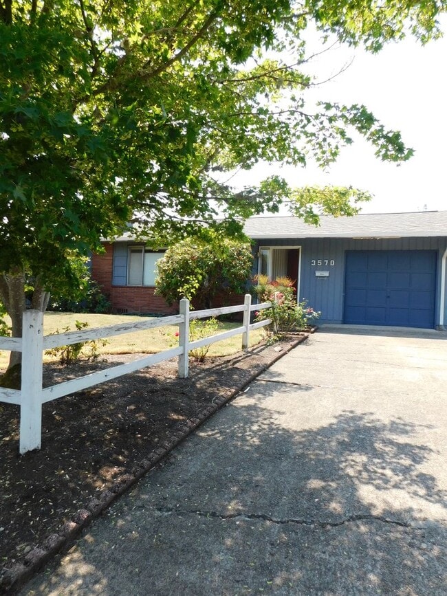 Building Photo - Beautiful Two-Bedroom Home With Large Bonus Room