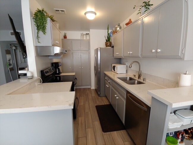 Building Photo - 5403 Newcastle Ave