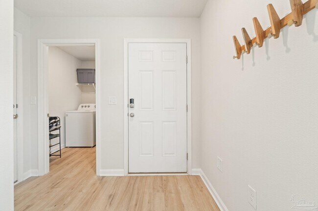 Building Photo - 5252 Peach Dr