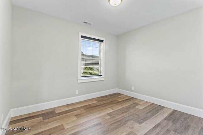 Building Photo - 553 Colts Neck Rd