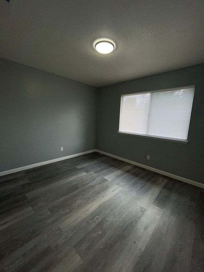 Building Photo - 3208