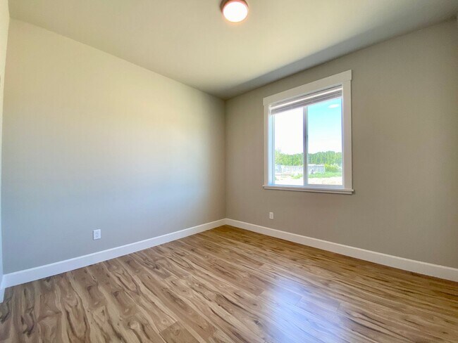 Building Photo - Gorgeous 3 Bedroom Home in West Valley