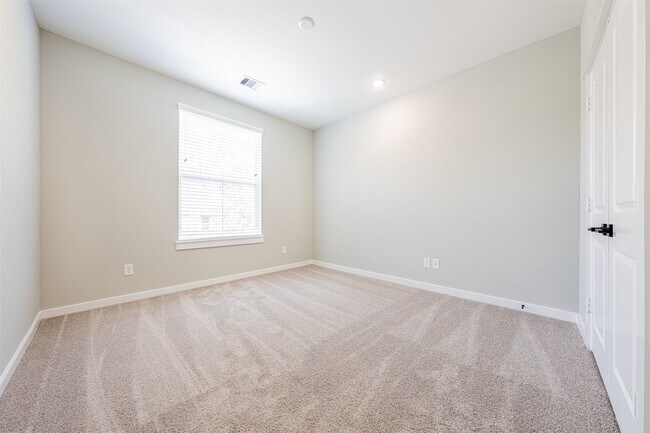 Building Photo - 8402 Berry Green Ln