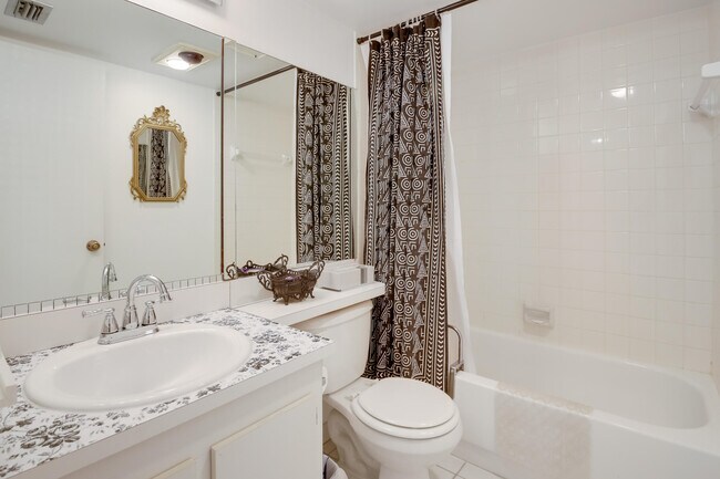 Building Photo - 3154 Via Poinciana