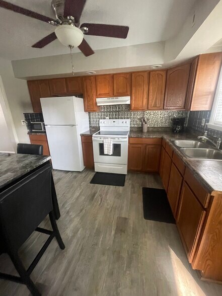 Building Photo - 1024 N Jefferson St