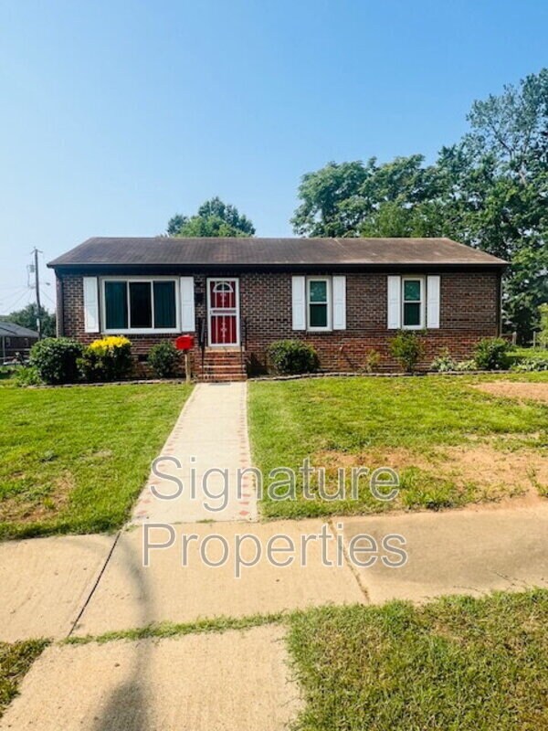 Building Photo - 1805 Maplewood Ave