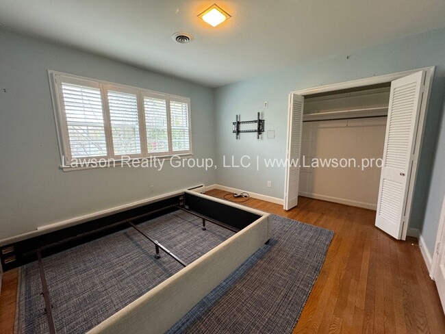 Building Photo - Spacious South Roanoke Home with Lawn Care Included