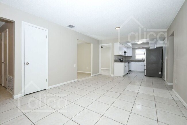 Building Photo - 4006 Luan Dr