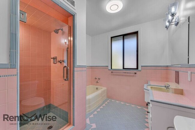 Building Photo - 1534 Whipple Ave