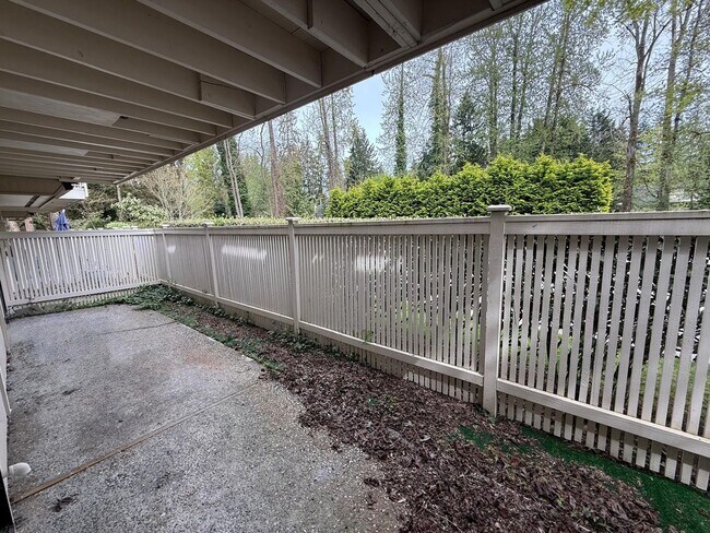 Building Photo - Updated 2BR Condo Near Juanita Village & Beach – Pool, Gym, Parking Included