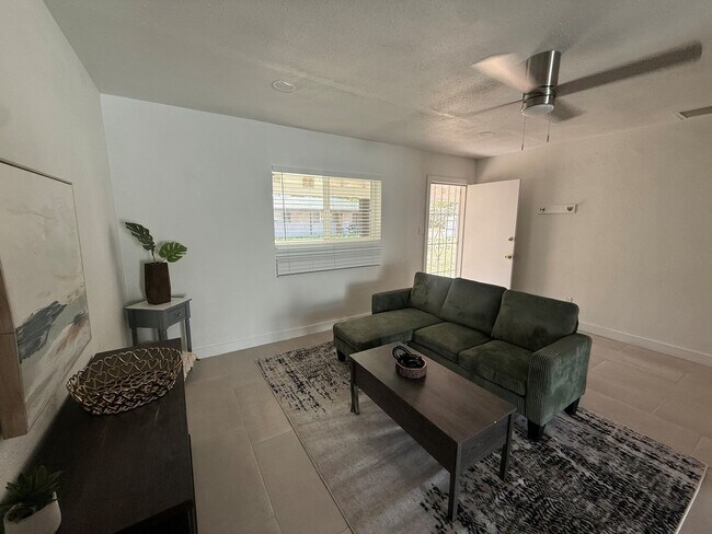 Building Photo - Completely Remodeled 2 Bed | 2 Bath Apartment in the Heart of Old Town Scottsdale