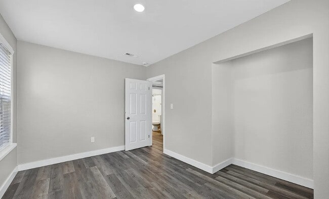 Building Photo - 5202 Birkenhead Rd