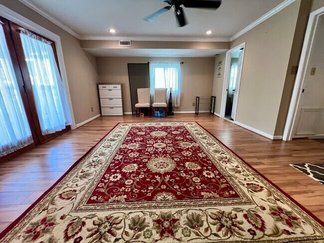 Building Photo - Gorgeous 4-Bedroom Townhome with One-Car Garage! Available NOW!