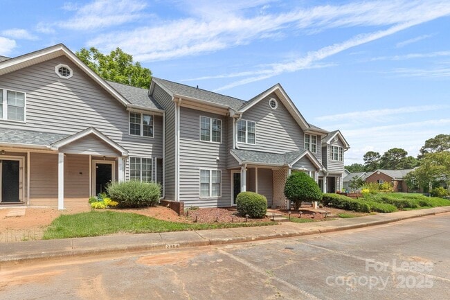 Building Photo - 2952 Iron Gate Ln