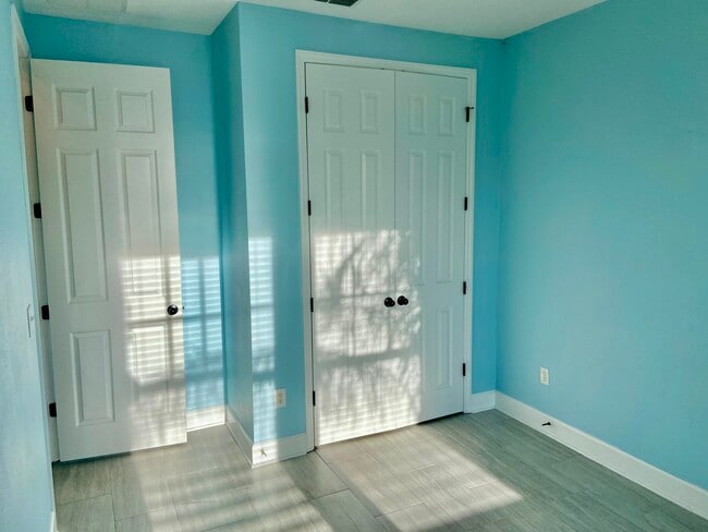 Building Photo - 30 Paradise Valley Dr