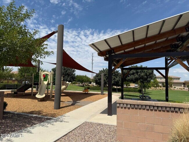 Building Photo - 21135 E Arrowhead Trail