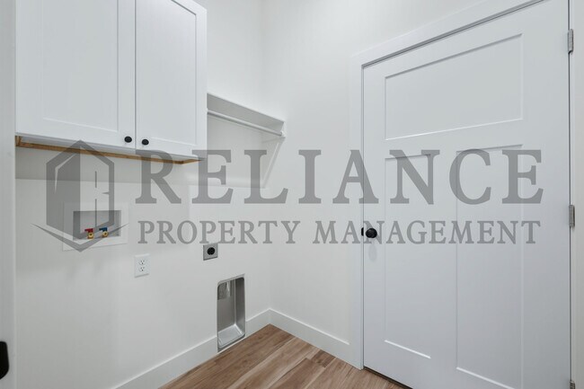 Building Photo - 607 Elmwood St