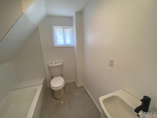 Building Photo - 24 Joyce Kilmer Ave