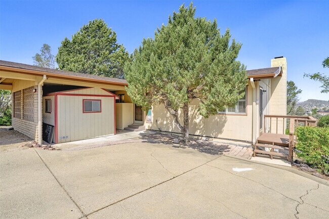 Building Photo - 3 Bedroom, 2 Bath Home with Views in Prescott!