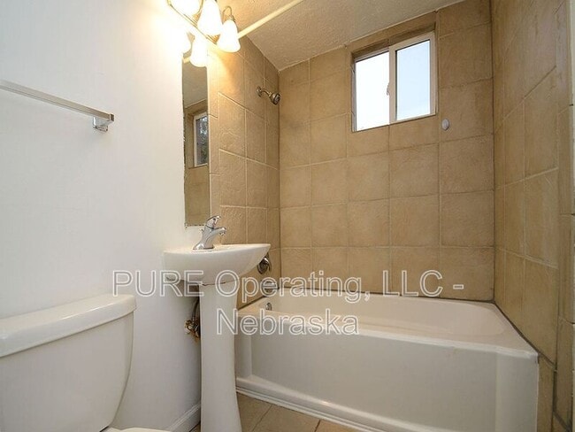 Building Photo - 612-616 N 46 St