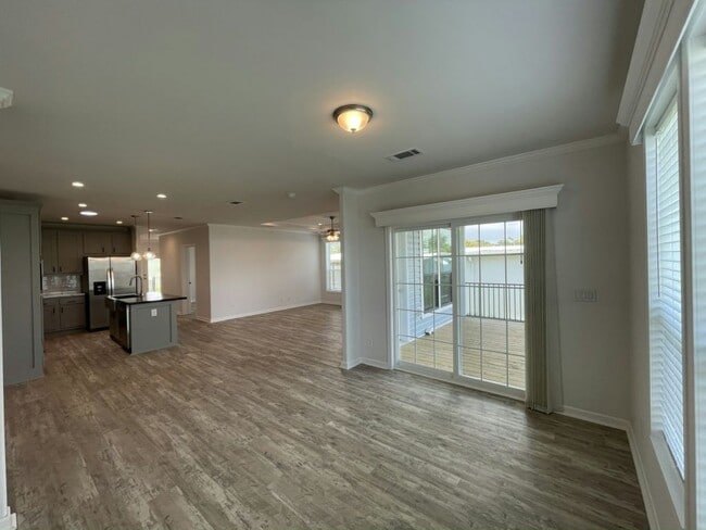 Building Photo - 960 Zacapa Ave