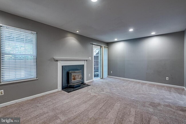 Building Photo - 8508 Blue Bird Woods Ct