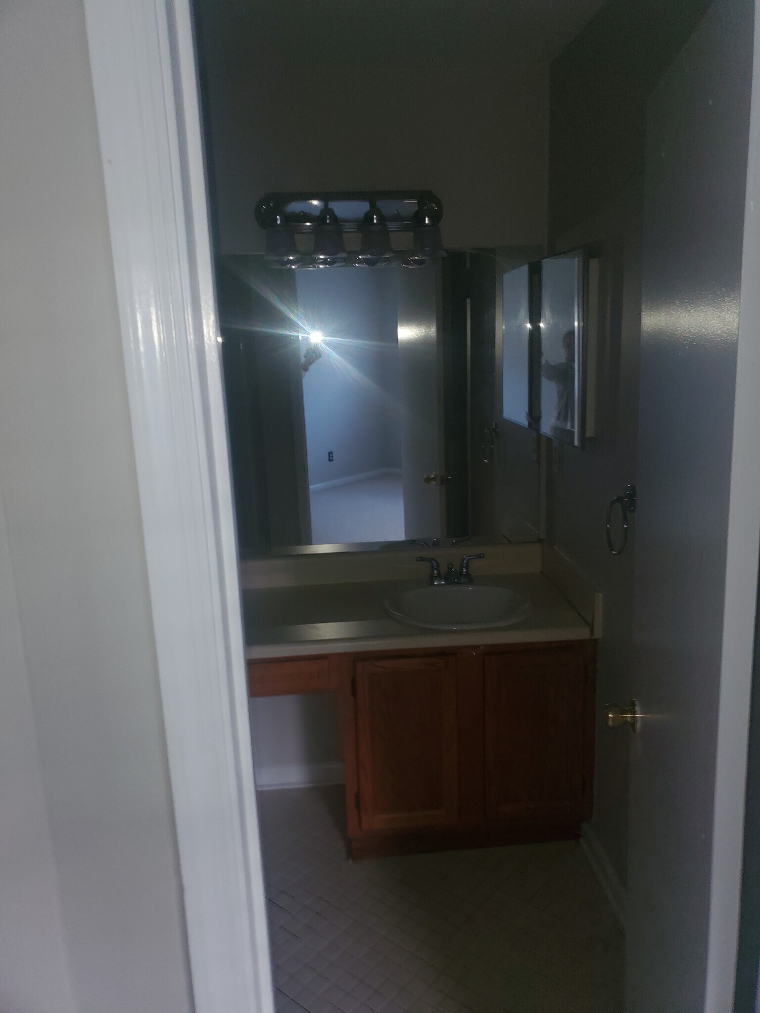 Building Photo - 509 Glenleaf Dr