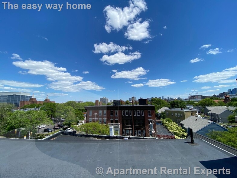 Building Photo - 1056 Cambridge St