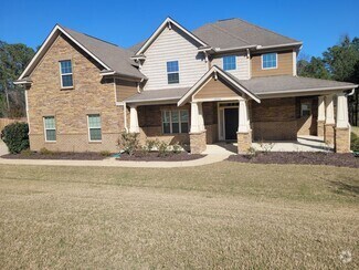 Building Photo - 4 bedroom 3.5 bathroom