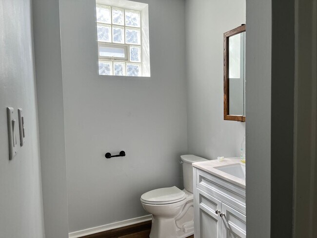 Building Photo - 1209 Linden Pl