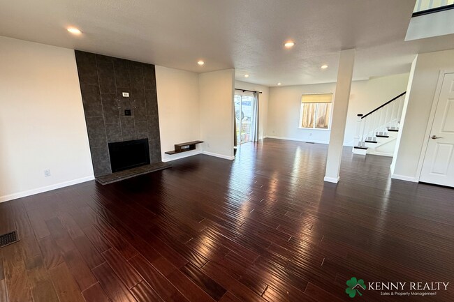 Building Photo - Beautifully Remodeled 4 Bed Home with Loft + Prime Location