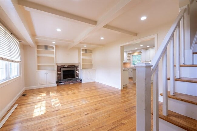 Building Photo - 48 Pleasant St