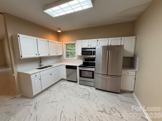 Building Photo - 9423 Fairmead Dr