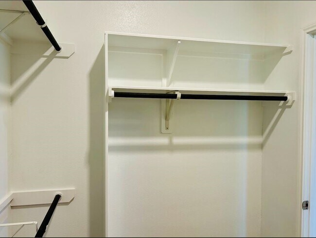 Building Photo - 21423 Holly Heights Rd