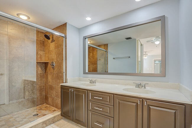 Building Photo - 803 8th Terrace