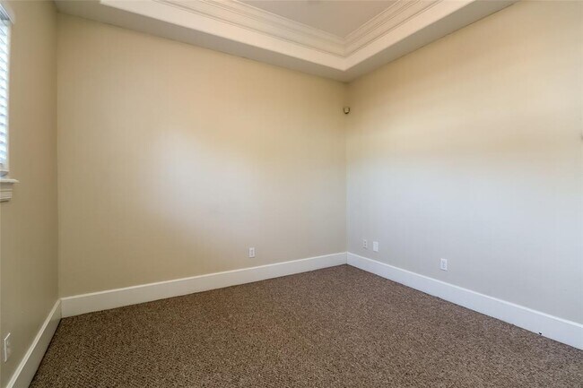 Building Photo - 306 Enid St