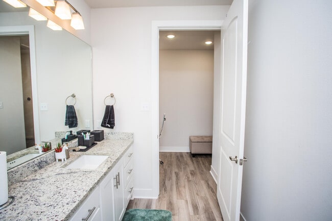 Building Photo - 23 Wilshire Blvd