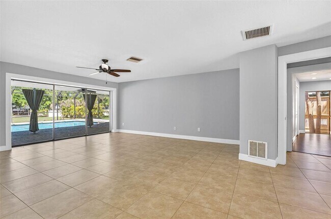 Building Photo - 2111 Paddock Cir