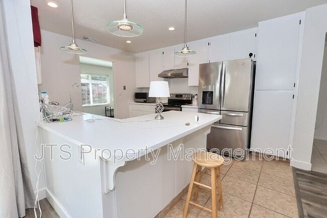 Building Photo - 6069 Kingwood Cir