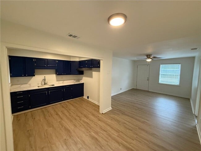 Building Photo - 3127 Latona Dr SW