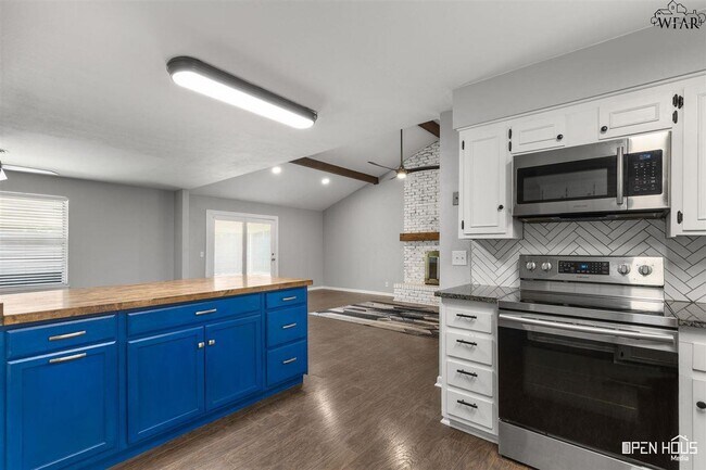 Building Photo - 4805 Big Bend Dr