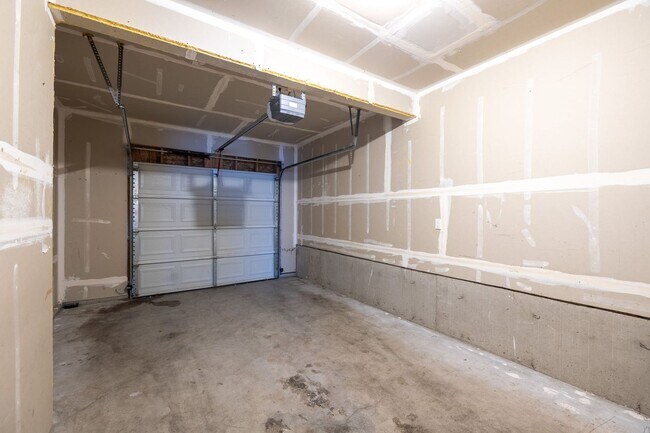 Building Photo - 326 S Thierman Rd