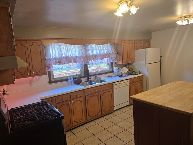 Building Photo - 68 Lilmont Dr