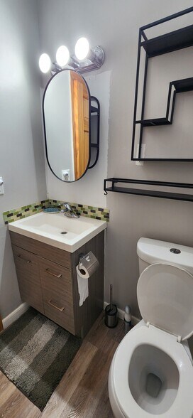 Building Photo - 319 Farmingdale Cir