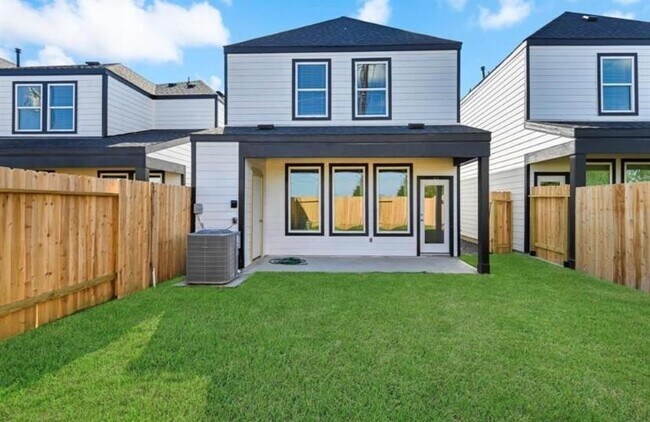 Building Photo - 12312 Maria Heights Ct