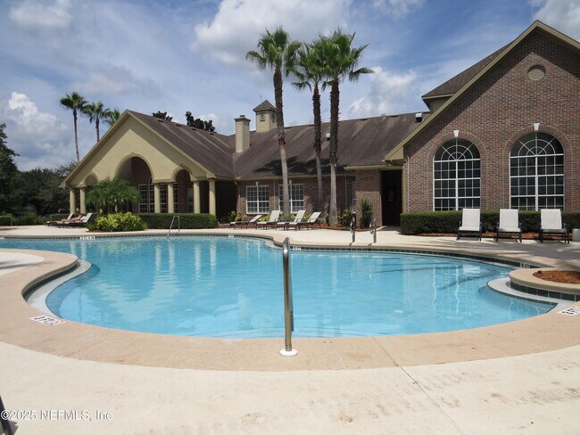 Building Photo - 7800 Point Meadows Dr