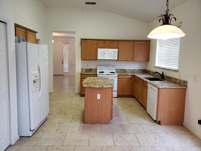 Building Photo - 1125 Lascala Dr
