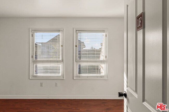 Building Photo - 2667 Menlo Ave