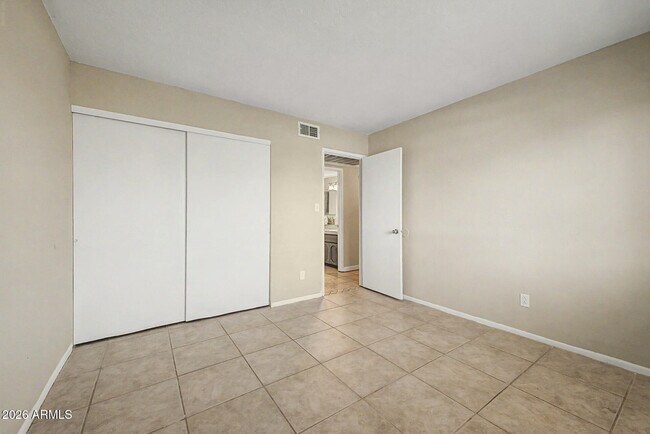 Building Photo - 3301 E Earll Dr