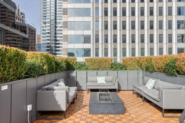 Building Photo - 612 Flower St